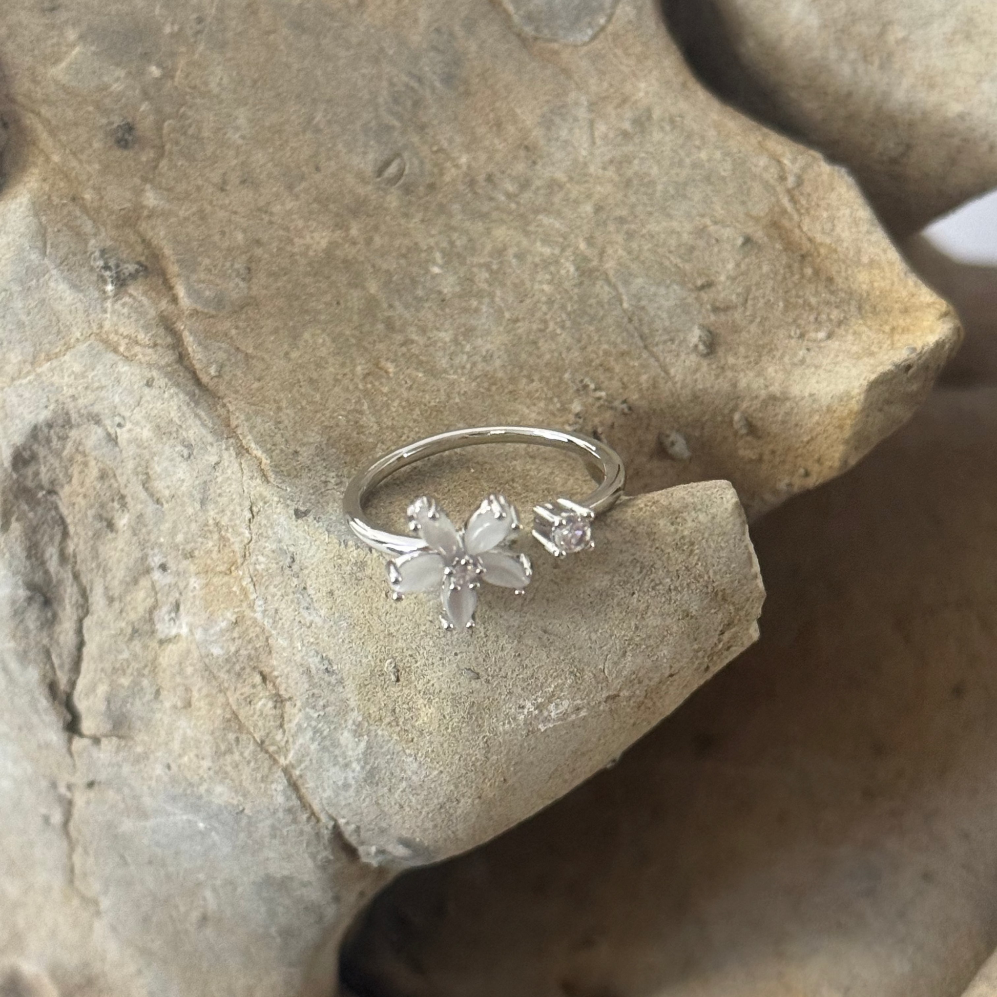 Anillo Flor Circonia Blanca
