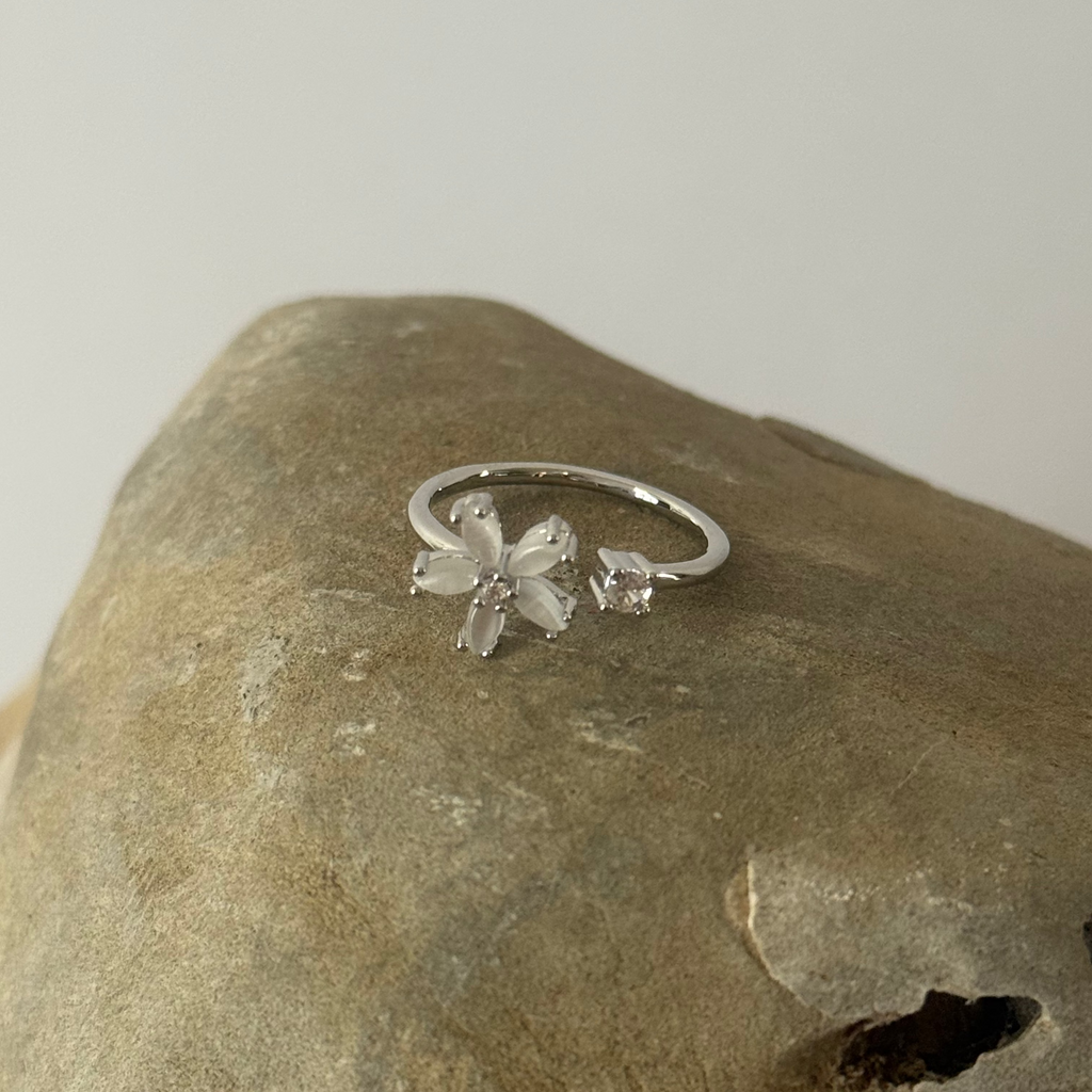 Anillo Flor Circonia Blanca