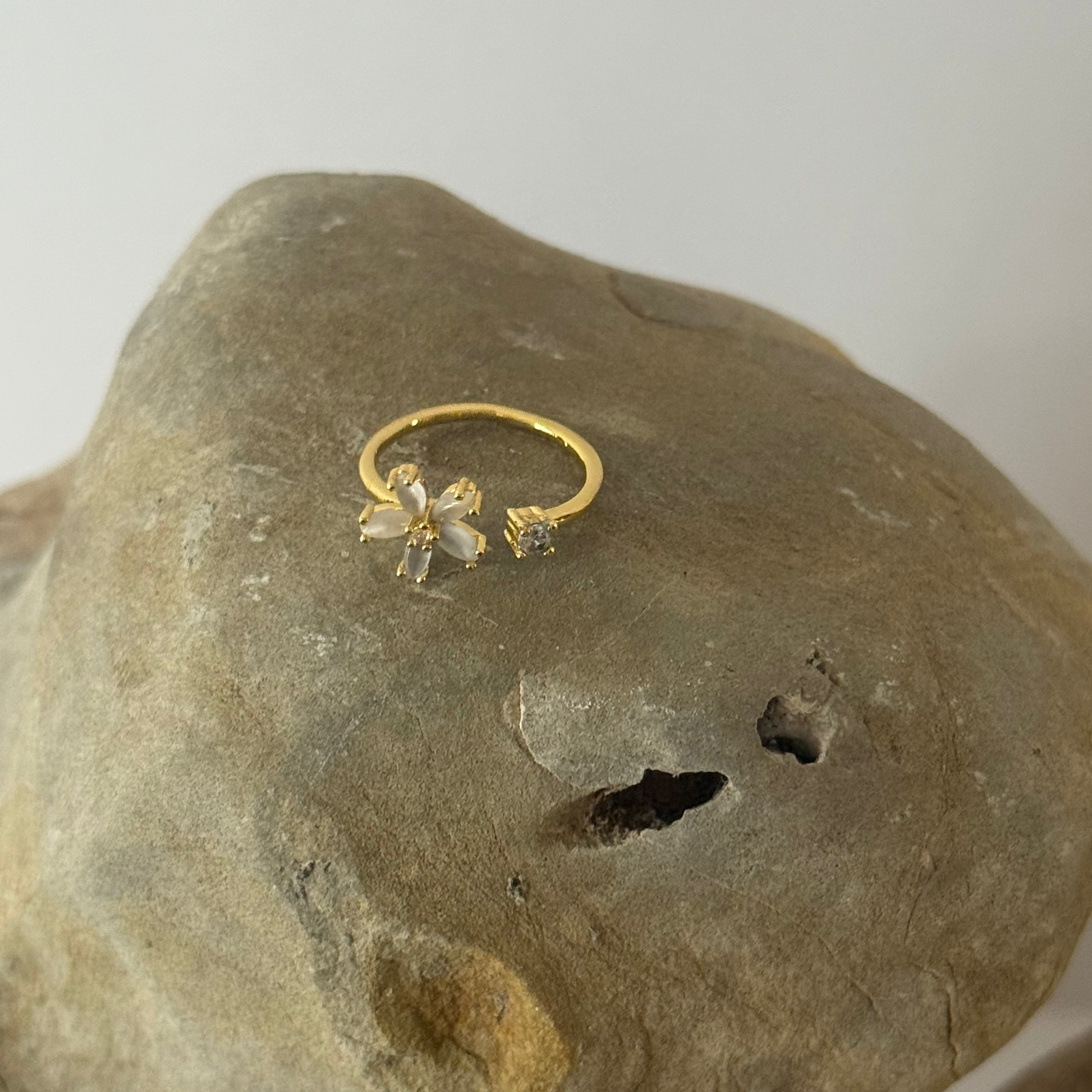 Anillo Flor Circonia Blanca