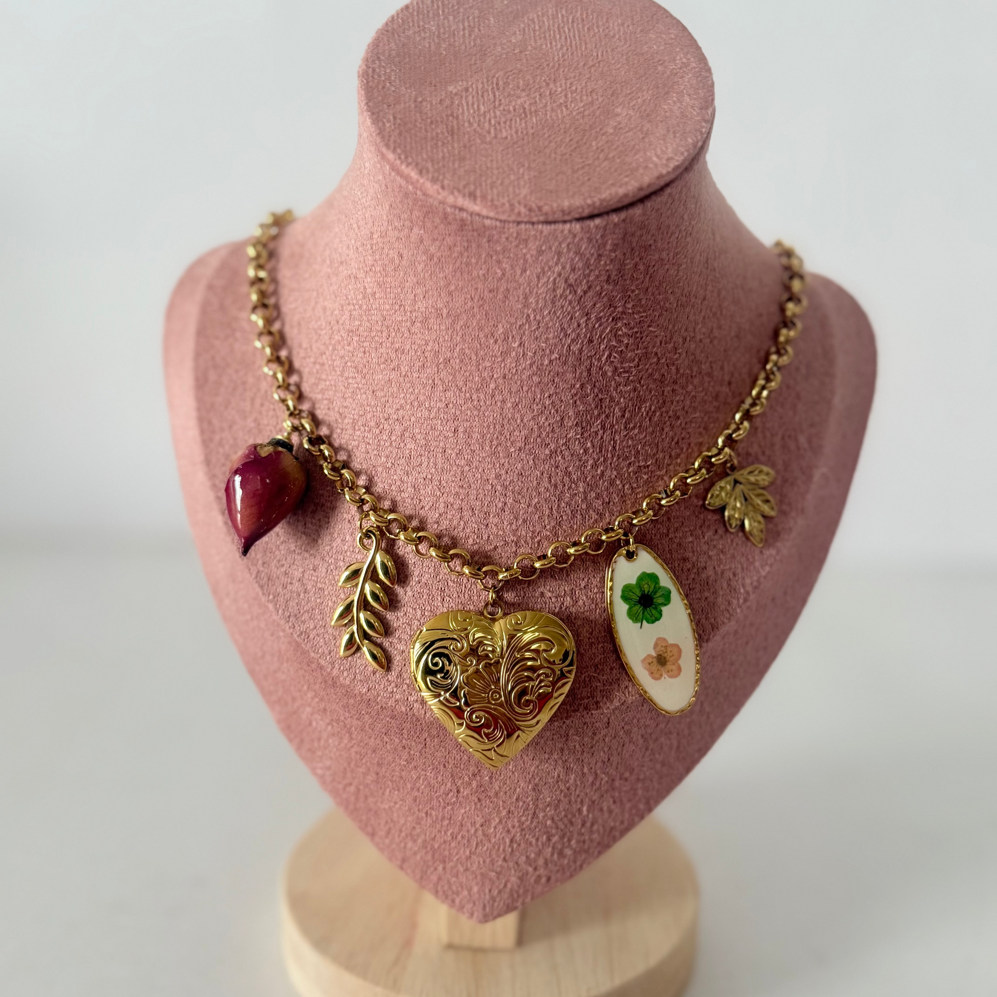 Collar Capullo y Camafeo